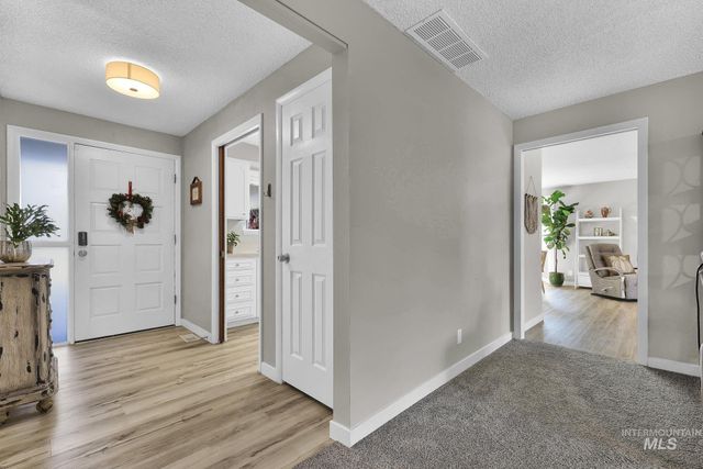 8907 W Stynbrook Dr, Boise, ID 83704