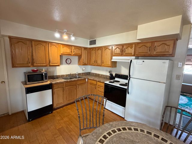 8228 N 35TH Avenue, Phoenix, AZ 85051