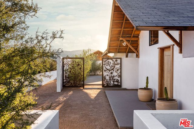 53252 Pipes Canyon Road, Pioneertown, CA 92268