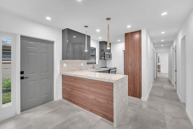 2460 SW 58th Manor 1-2, Dania Beach, FL 33312