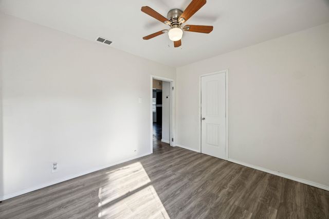 3228 Emmett Street, Dallas, TX 75211