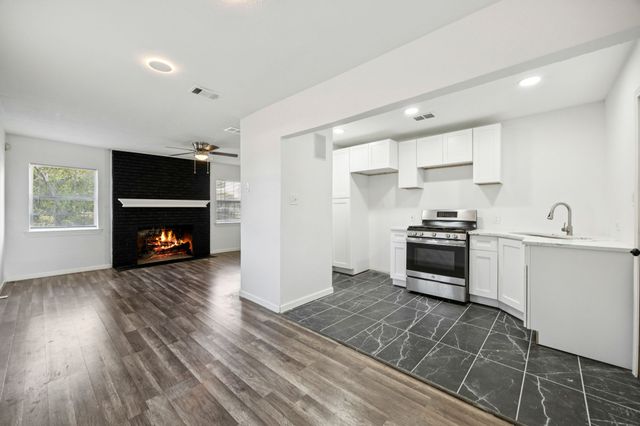 3228 Emmett Street, Dallas, TX 75211