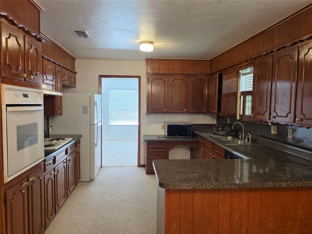 1611 Park Ridge Terrace, Arlington, TX 76012