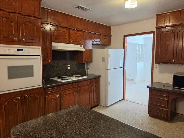 1611 Park Ridge Terrace, Arlington, TX 76012