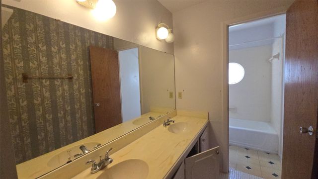 1611 Park Ridge Terrace, Arlington, TX 76012