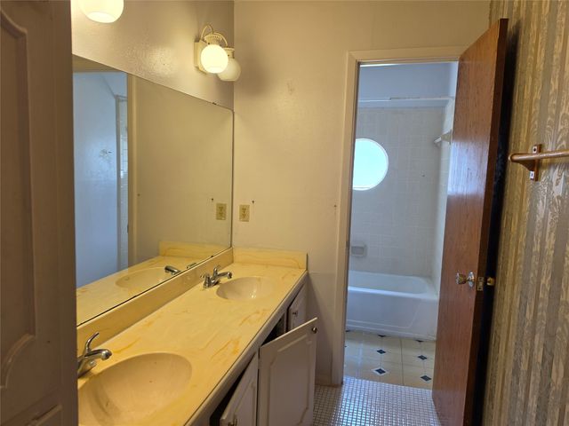 1611 Park Ridge Terrace, Arlington, TX 76012