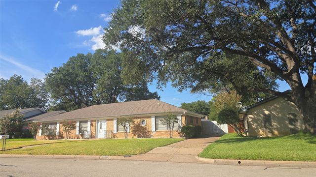 1611 Park Ridge Terrace, Arlington, TX 76012