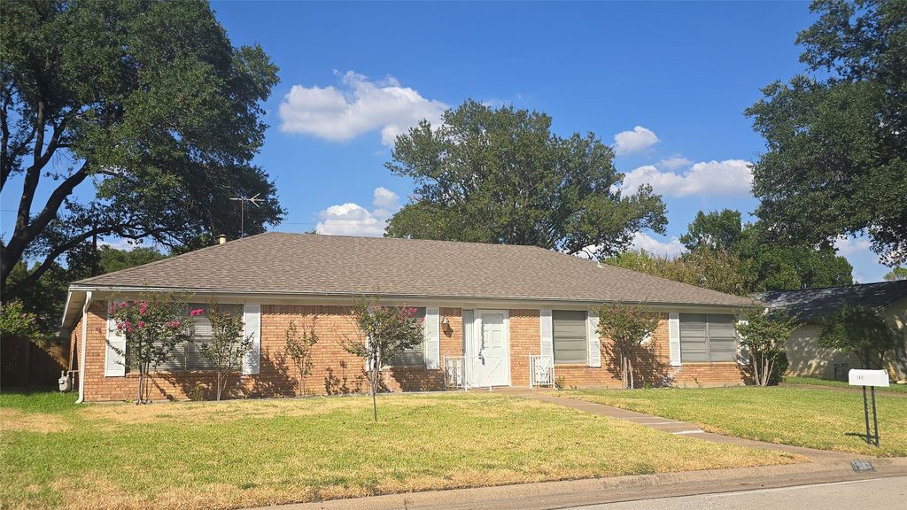 1611 Park Ridge Terrace, Arlington, TX 76012