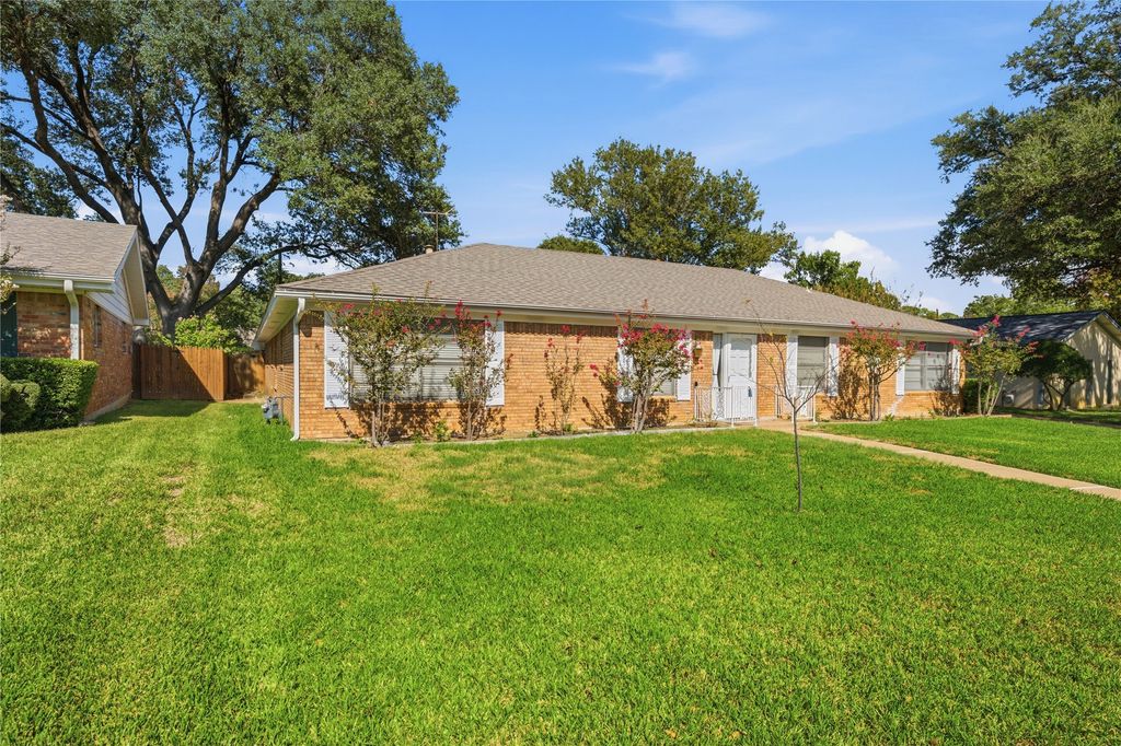 1611 Park Ridge Terrace, Arlington, TX 76012 — exterior