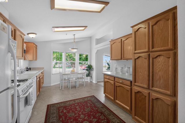 108 Palm Dr, Union City, CA 94587