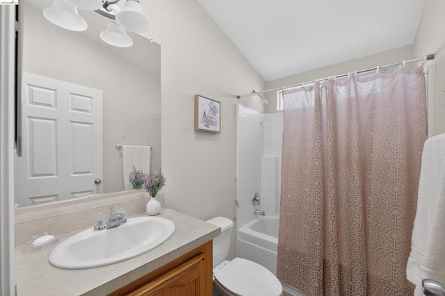 108 Palm Dr, Union City, CA 94587