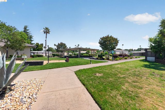 108 Palm Dr, Union City, CA 94587