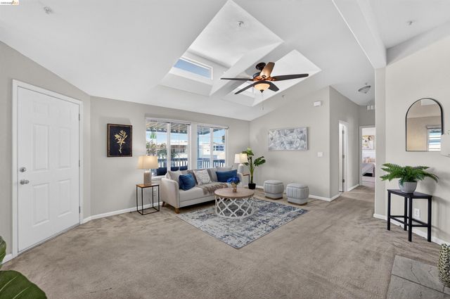 108 Palm Dr, Union City, CA 94587