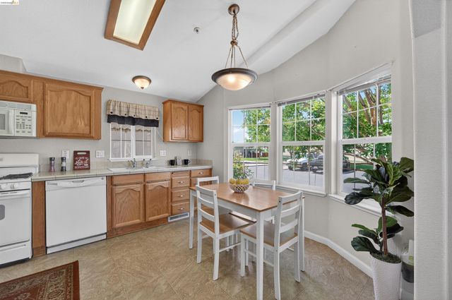 108 Palm Dr, Union City, CA 94587
