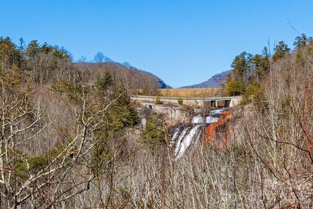 999 Flat Creek Valley Road, Lake Toxaway, NC 28747