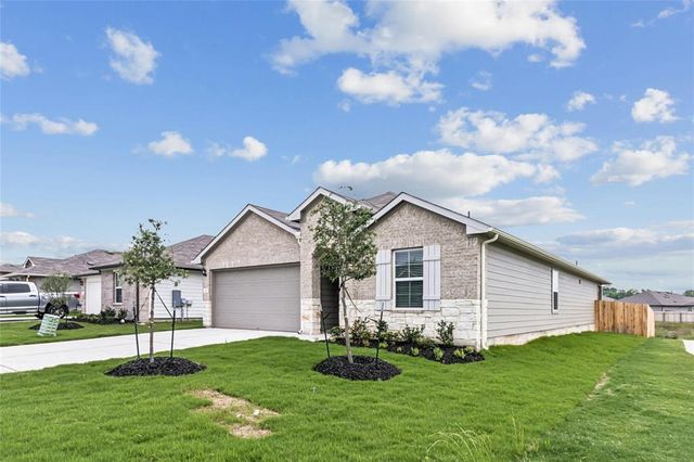 326 Darwin PL, Lockhart, TX 78644