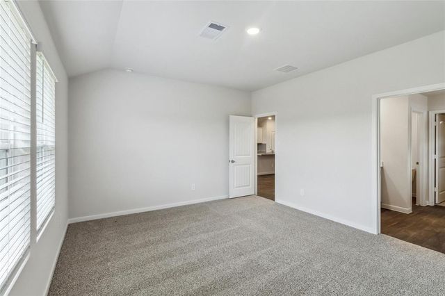 326 Darwin PL, Lockhart, TX 78644
