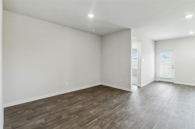 326 Darwin PL, Lockhart, TX 78644