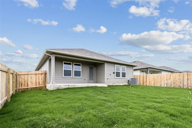 326 Darwin PL, Lockhart, TX 78644