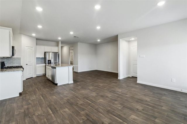 326 Darwin PL, Lockhart, TX 78644