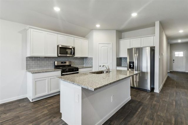 326 Darwin PL, Lockhart, TX 78644