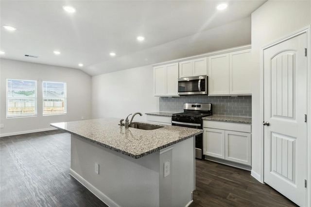 326 Darwin PL, Lockhart, TX 78644