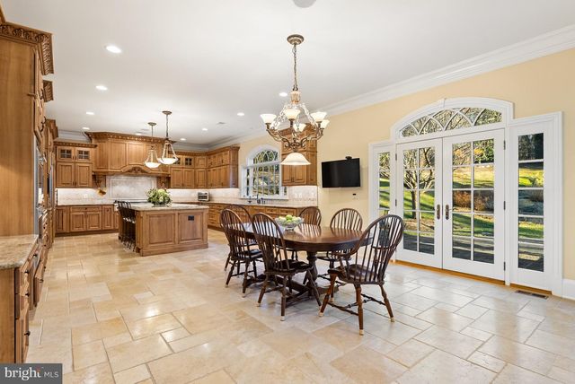 1221 MOTTROM DR, Mclean, VA 22101