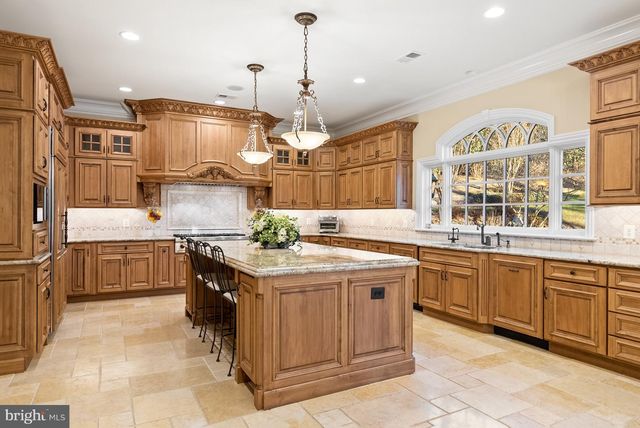 1221 MOTTROM DR, Mclean, VA 22101