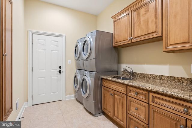 1221 MOTTROM DR, Mclean, VA 22101