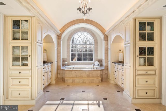 1221 MOTTROM DR, Mclean, VA 22101