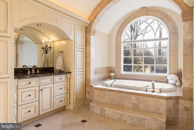 1221 MOTTROM DR, Mclean, VA 22101