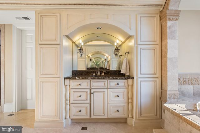 1221 MOTTROM DR, Mclean, VA 22101