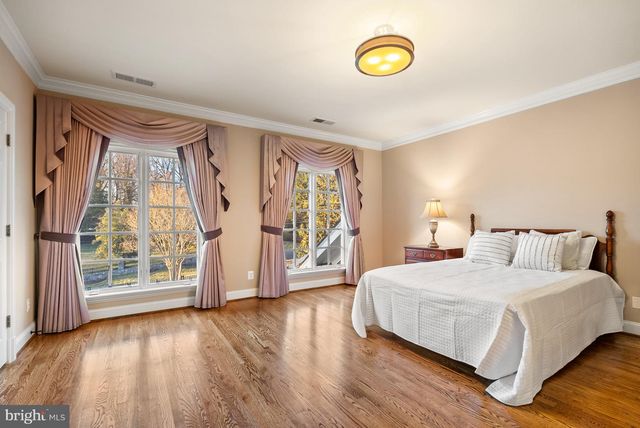 1221 MOTTROM DR, Mclean, VA 22101