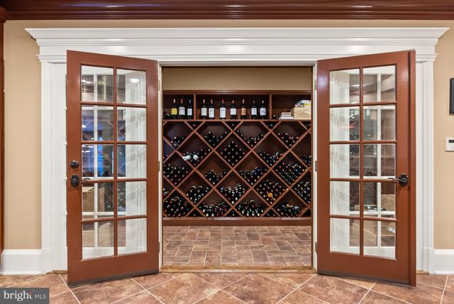 1221 MOTTROM DR, Mclean, VA 22101