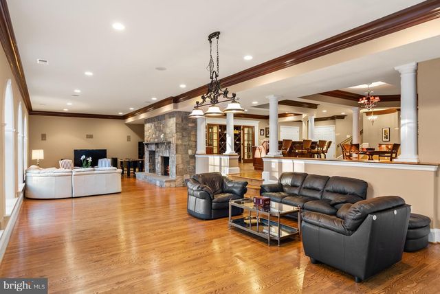 1221 MOTTROM DR, Mclean, VA 22101