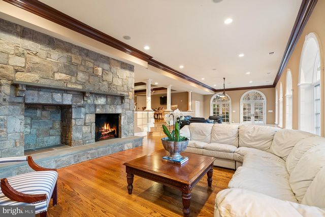 1221 MOTTROM DR, Mclean, VA 22101