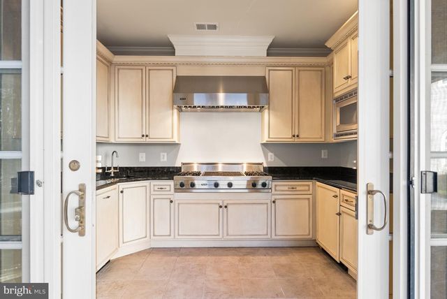 1221 MOTTROM DR, Mclean, VA 22101