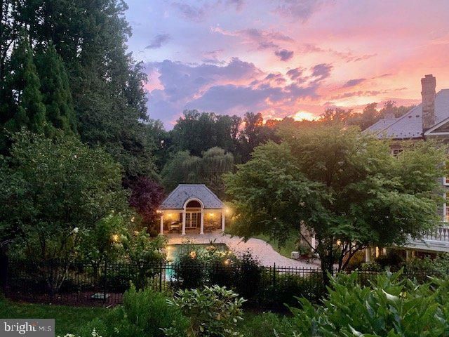 1221 MOTTROM DR, Mclean, VA 22101