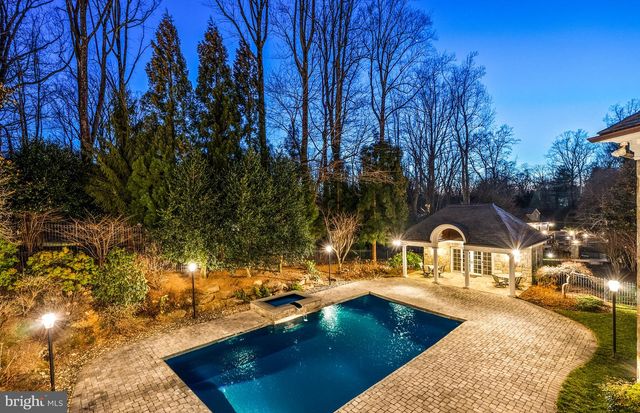 1221 MOTTROM DR, Mclean, VA 22101