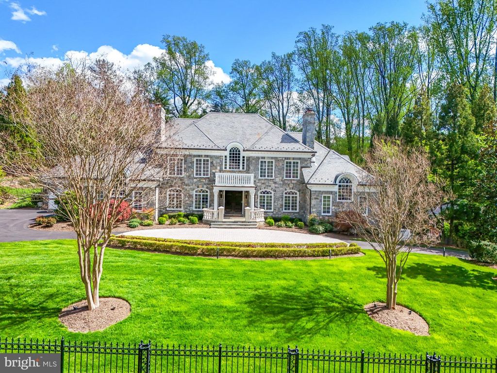 1221 MOTTROM DR, Mclean, VA 22101