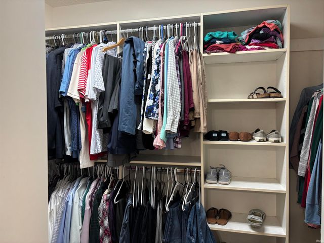 6831 Tree Top Trail, Fort Wayne, IN 46845