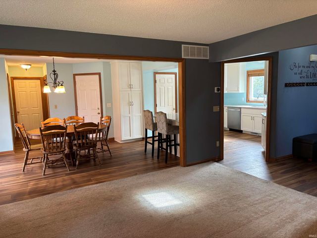 6831 Tree Top Trail, Fort Wayne, IN 46845