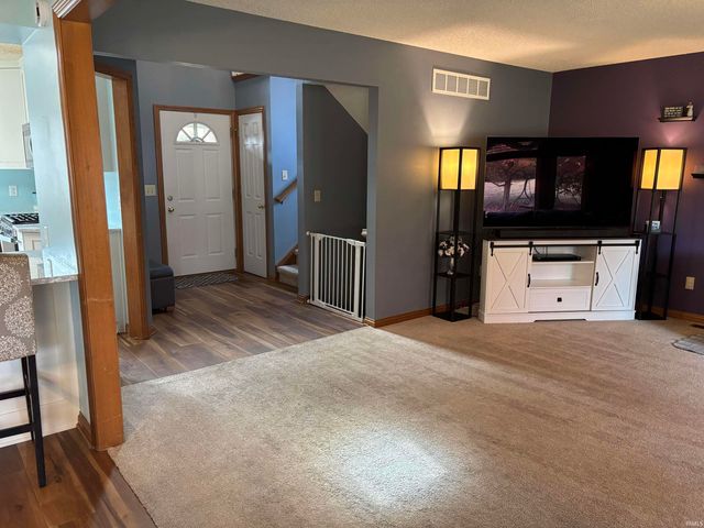 6831 Tree Top Trail, Fort Wayne, IN 46845