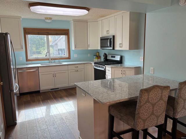 6831 Tree Top Trail, Fort Wayne, IN 46845