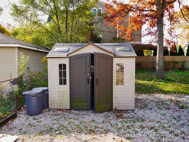 1337 Ogden Avenue, Western Springs, IL 60558