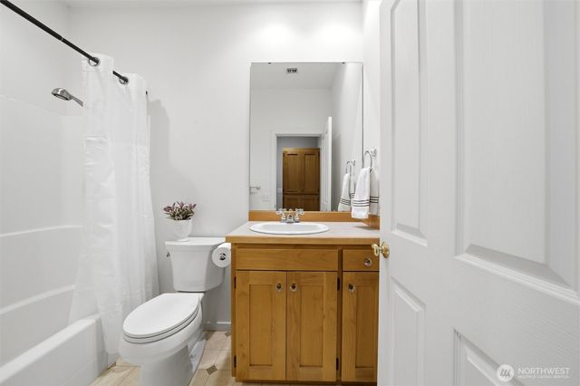 711 SE Swainson Lane, College Place, WA 99324