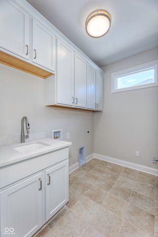 7066 Shenandoah Street, Zionsville, IN 46077