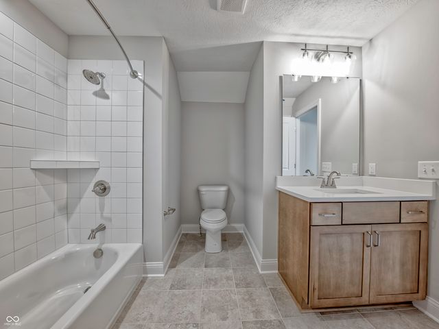 7066 Shenandoah Street, Zionsville, IN 46077