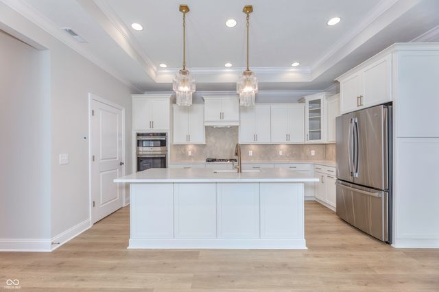 7066 Shenandoah Street, Zionsville, IN 46077