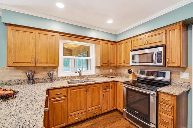7113 Farmington Way, Madison, WI 53717
